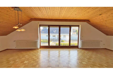 Ruhige 3-Zimmer-Wohnung mit Parkett, Einbauküche und französischem Balkon - Reutlingen / Ohmenhausen