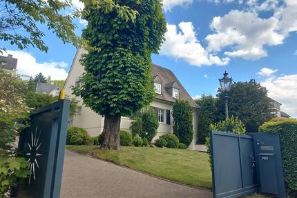 Schönes Haus im Villenstil - 465.500,00&nbsp;EUR Kaufpreis, ca.&nbsp; 190,00&nbsp;m&sup2; in Lennestadt (PLZ: 57368)