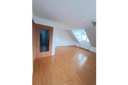 Helle Dachgeschosswohnung mit 3,5 Zimmer - Villingen-Schwenningen