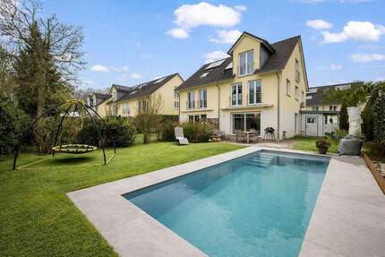 Doppelhaushälfte mit hochwertiger Ausstattung und beheiztem Außenpool - Bad Vilbel Gronau