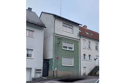 Einfamilienhaus über 3 Etagen + 2020 komplett renoviert+ mit großer Dachterrasse (ca. 80 m²) in St. Ingbert (Nähe Innenstadt) - Sankt Ingbert