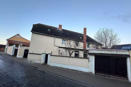 +++ Machen Sie es zu Ihrem Projekt - Großer Dreiseitenhof mit zwei Garagen & Nebengelass +++ - Molauer Land Sieglitz