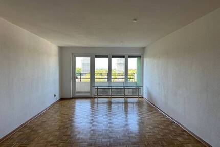 Bezugsfreie 3 12 - Zimmer-Wohnung im 8. OG mit 2 Balkonen - Lahr/Schwarzwald