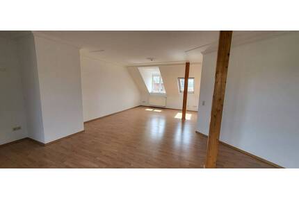 ***Großzügige 3-Raum-Dachgeschosswohnung mit Dachterrasse und Einbauküche in Leipzig***