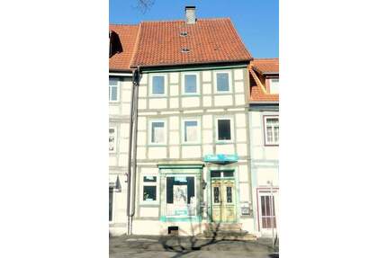 Mieterin gesucht, Renovierte Single Dachgeschosswohnung direkt in der Innenstadt - Northeim