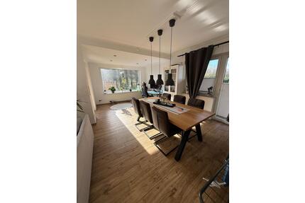 Großzügige Wohnung mit Garten in Heide.