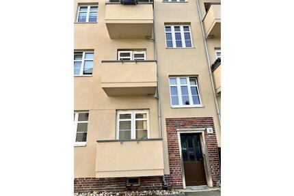Gemütliche 2-Raum-Wohnung mit überdachtem Balkon im Erdgeschoss - Oelsnitz (Vogtland)