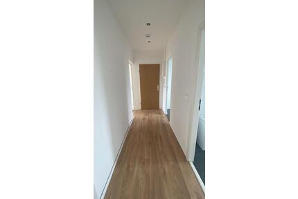 Großzügige und lichtdurchflutete 4-Zimmer-Wohnung mit Balkon & EBK in Magdeburg - Unit 37