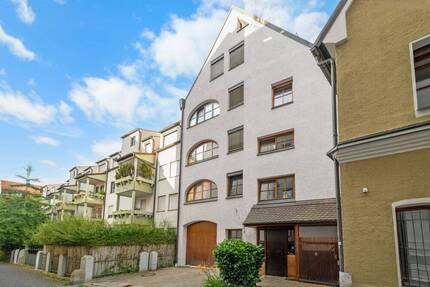 Wohnoase mit Garten in Bestlage - Stilvolle 2-Zimmer-Wohnung mit Souterrainfläche - Augsburg Innenstadt