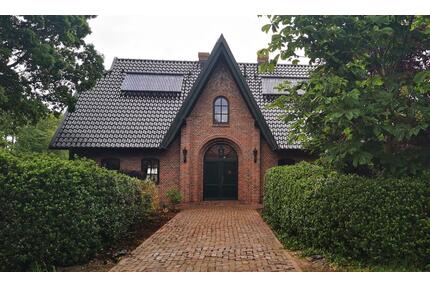 Hochwertiges Landhaus mit Nebengebäuden - Wiesmoor