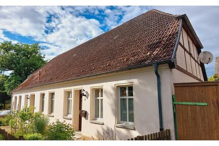 Haus mit Geschichte in Lindow (Mark) – 2 Wohneinheiten, Innenhof