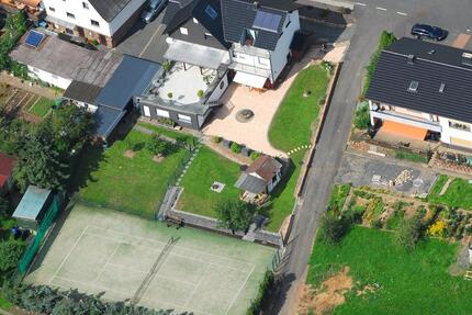 Haus mit eigenem Tennisplatz und sehr großer Terrasse zur Miete - Fronhausen