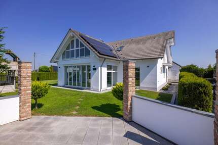 Haus zum Kaufen in Königsbrunn 1.195.000,00 € 271 m²