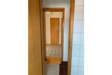 Dachgeschosswohnung zu vermieten eineinhalb Zimmer - Duisburg Rheinhausen