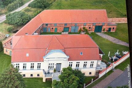 Herrenhaus mit Hofanlage - 779.000,00&nbsp;EUR Kaufpreis, ca.&nbsp; 240,00&nbsp;m&sup2; in Meyenburg (PLZ: 16945)