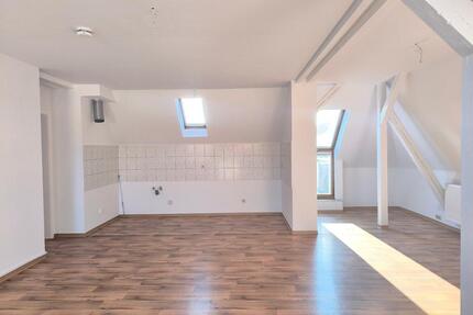Moderne 3-Raumwohnung im Dachgeschoss – hell, offen und einladend - Halle (Saale) Gesundbrunnen