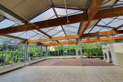 Schönes Mehrfamilienhaus + Glasanbau - Burgstädt