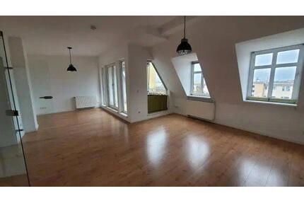 Tolle Dachgeschosswohnung mit Sonnenterrasse am Britzer Damm in Neukölln - Berlin