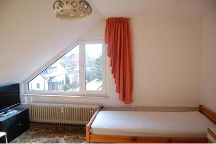 Hannover ruhiges Zimmer - 330,00&nbsp;EUR Kaltmiete, ca.&nbsp; 20,00&nbsp;m&sup2; in Hannover (PLZ: 30453) Linden-Limmer