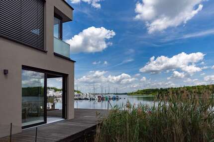 Haus zum Mieten in Neukieritzsch 3.000,00 € 164 m²