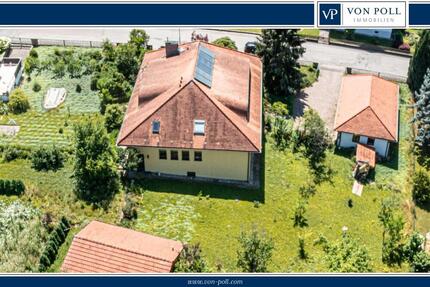 Charmantes Zweifamilienhaus mit drei Garagen und großem Garten - Kötzting