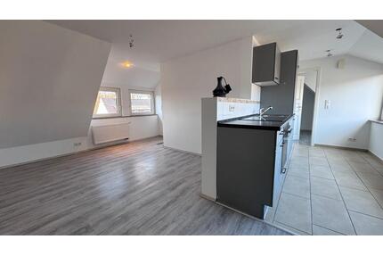 2 Zimmer 1. OG helle Wohnung Heide