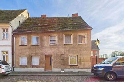 Haus zum Kaufen in Havelberg 60.000,00 € 144 m²