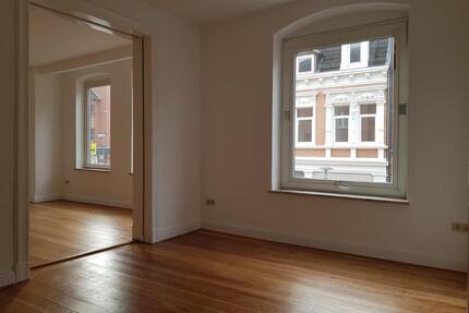 1,52-Zimmer Altbauwhg mit Pitchpine zw. Exer und Südfriedhof - Kiel