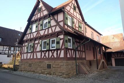 Fachwerkhaus mit Scheune, Bauplatz und großem Grundstück - Illingen