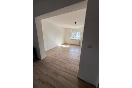 Erstbezug nach Renovierung! Helle Wohnung in ruhiger Top-Lage - Schmelz