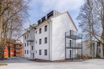 Erstbezug nach Kernsanierung: Helle 3-Zimmer-Wohnung in Mehrfamilienhaus (DG) - Hof Innenstadt