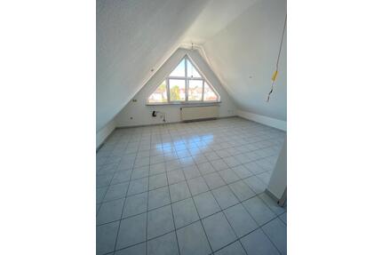 Helle Dachgeschosswohnung in ruhigem Haus in Walldorf - Mörfelden-Walldorf