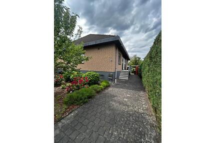 Einfamilienhaus in Willroth – Waldrandlage, Kamin, großer Garten