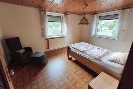 Einfamilienhaus in Eppingen - 1.000,00&nbsp;EUR Kaltmiete, ca.&nbsp; 163,00&nbsp;m&sup2; in Eppingen (PLZ: 75031)