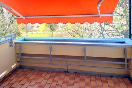 ETW mit Balkon-Loggia, TG-Stellplätzen, Aufzug, teilrenoviert - sofort frei! - Germering Neugermering