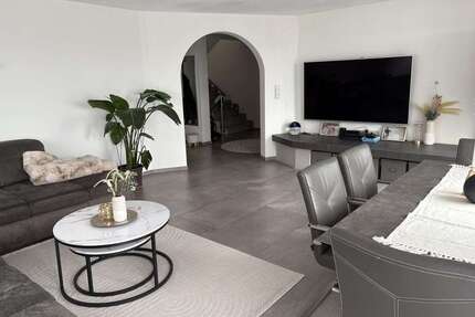 Haus zum Kaufen in Bergneustadt 570.000,00 € 240 m²