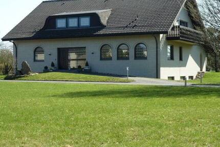 Sie suchen kurze Wege zwischen Wohnen, Hobby und Beruf? Repräsentatives EFH und Gewerbeflächen in Anröchte