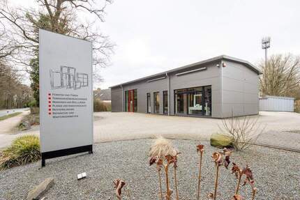 Modern leben und erfolgreich arbeiten - Stilvolles Wohnhaus mit vielseitiger Gewerbehalle- komplett vermietet- zu verkaufen - Oldenburg (Oldenburg) / Bürgerfelde