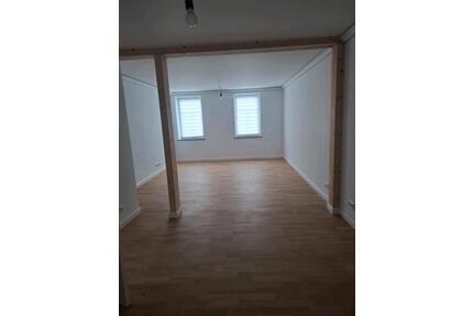 frisch sanierte 3 Raum Wohnung mit großer Terrasse - Borna