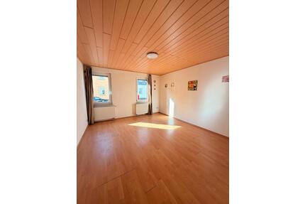 Zentral: 2-Zi-Wohnung Erdgeschoss mit EBK ab 15.04. - Tuttlingen