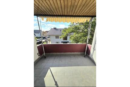 Helle 3- Zimmer- Dachgeschosswohnung mit Balkon in ruhiger Lage - Griesheim