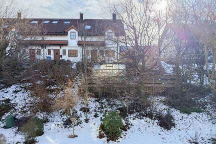 Bezugsfrei: Gepflegtes 1-Zimmer-Apartment mit Balkon & Tiefgarage in Holzkirchen