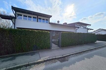 Exklusive Erdgeschosswohnung mit Privatgarten, Spa-Bereich & 2 Carports in Oberbeuren - Kaufbeuren