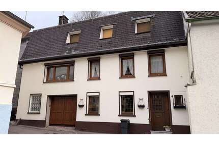 Haus zum Kaufen in Altena 111.000,00 € 147 m²