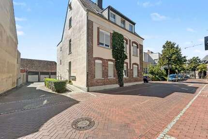 Haus zum Kaufen in Rees 299.000,00 € 241.46 m²