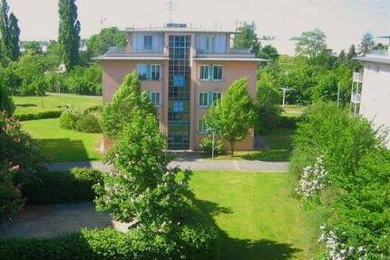 SONNIG UND GEMÜTLICH! Helle praktische OG-Wohnung mit Balkon, EBK, TG in grüner ruhiger Stadtrandlage! - Schönefeld
