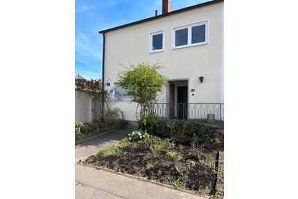 Ingolstadt: DHH in ruhiger Lage mit großem Garten