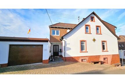 Einfamilienhaus mit Garten, Loggia und zwei Garagen - Winnweiler