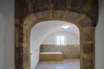 Stilvolle Erdgeschosswohnung mit Gewölbebad und Einbauküche - Nürnberg Katzwang