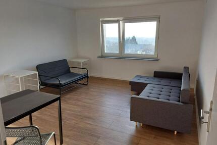 renovierte, teilmöblierte 2-Zimmer-Wohnung mit Balkon - Pirmasens